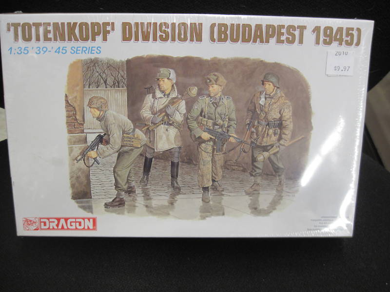 DRAGON 6095 1/35 WW II德國.陸軍1945年'布達配斯/BUDAPEST'市國防隊軍人物組