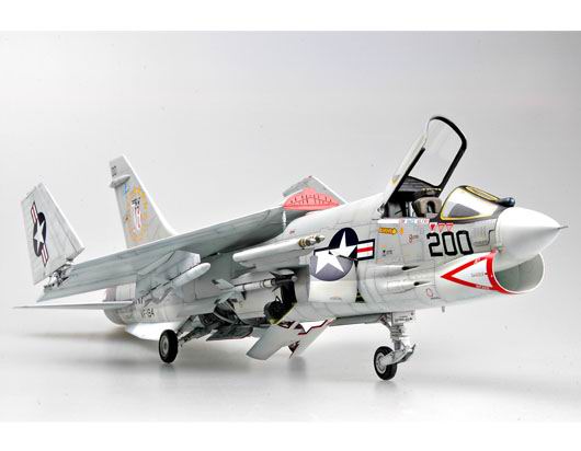 TRUMPETER 02273 1/32 美國.空軍 F-8J'十字軍'戰鬥機