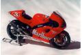 ITALERI 4502 1/6 山葉機車 YZR500 2001摩托車/2001年世界冠軍式樣